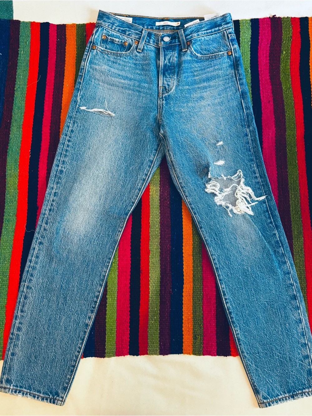 PREMIUM LEVI’s- Vintage style, light blue wash- 26 waste 27 inseam. Like new💫